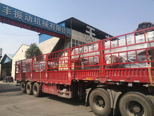 全不銹鋼噴砂直線振動篩已發(fā)貨,請袁經(jīng)理注意查收!